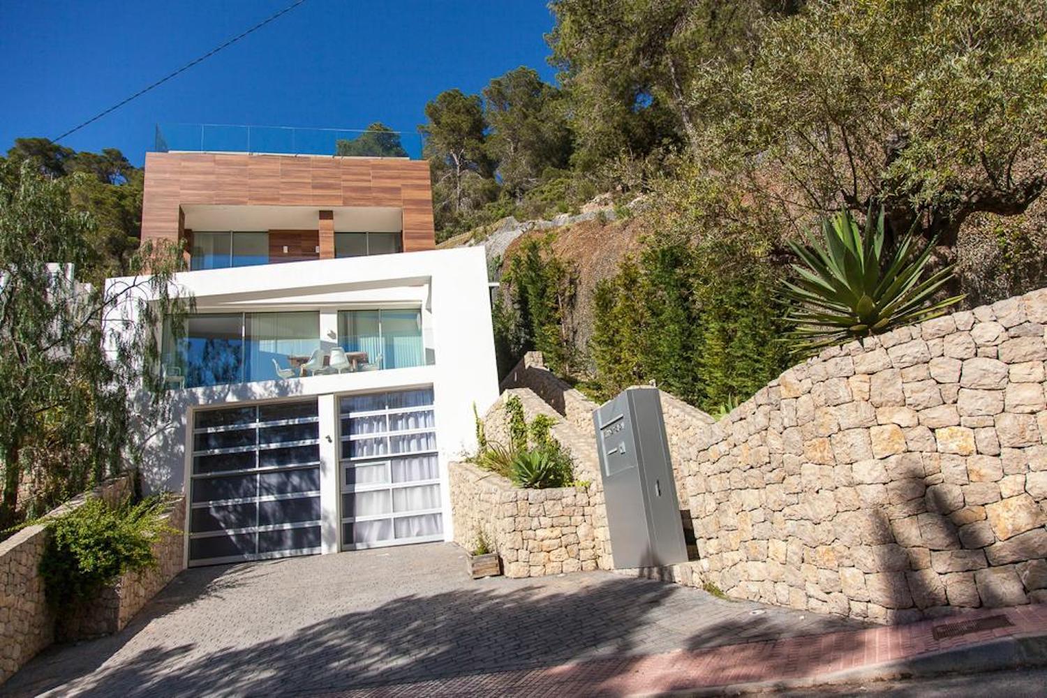 Resa estates Ibiza modern villa Cala llonga golf sale te koop entrance exterior.jpg